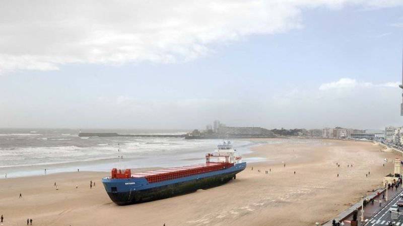 800x450 Statek na plaży 4
