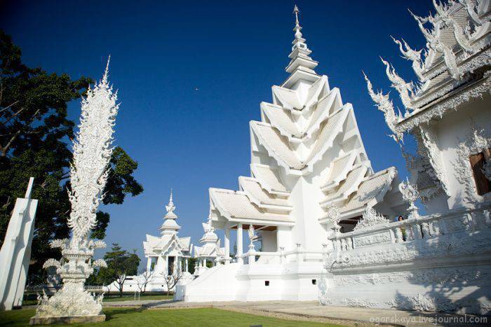 Biała świątynia Wat Rong Khun 17