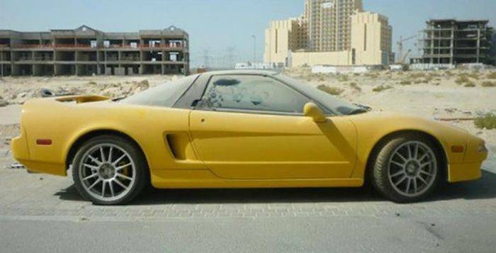Opuszczone samochody Dubaju 25