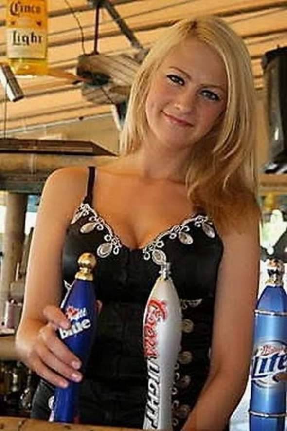 Seksowne barmanki 7