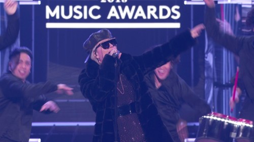 Kelly Clarkson-Medley (2018 Billboard Music Awards)-720p-x264-2018-SRPx Kelly Clarkson-Medley (2018 Billboard Music Awards)-720p-x264-2018-SRPx